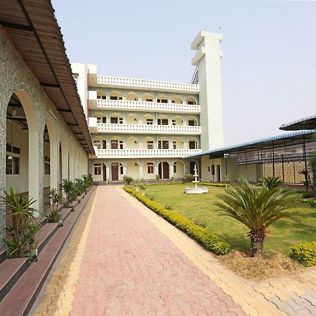 Oyo 10104 Radhika Resort Kota  Εξωτερικό φωτογραφία
